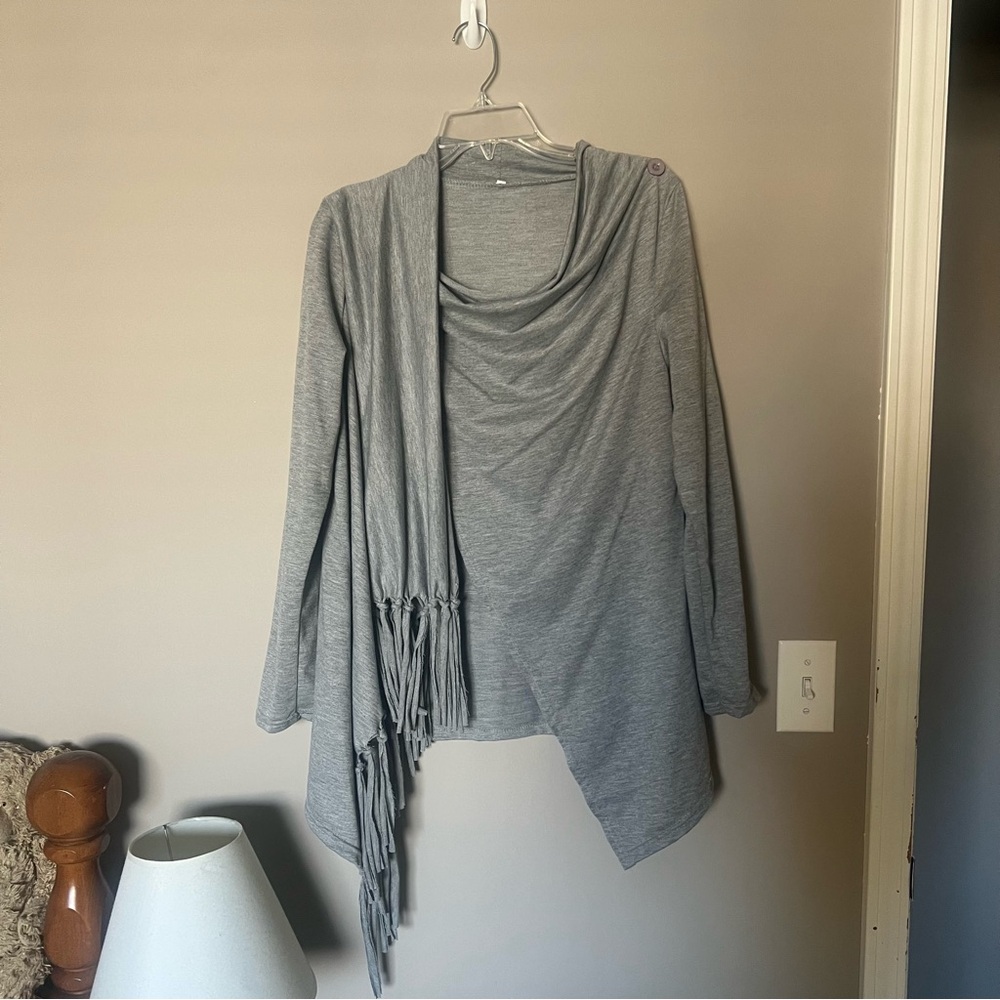 NWOT Women’s Grey Fringe Poncho Size M